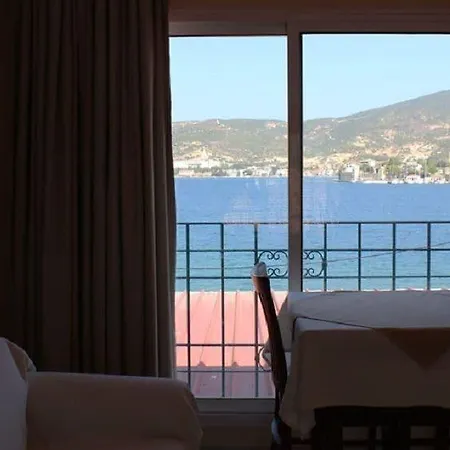 Yali Hotel 3*